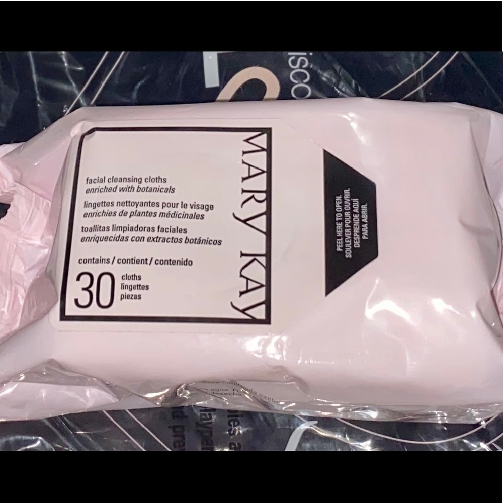 Facial cleansing cloths